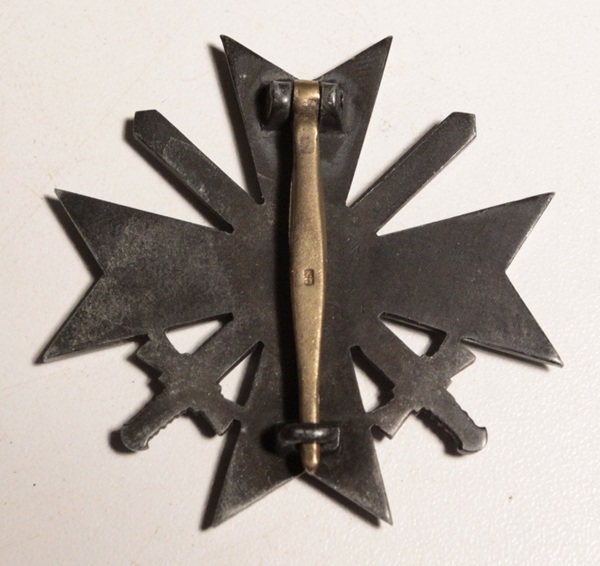 War Merit Cross set framed - Image 3