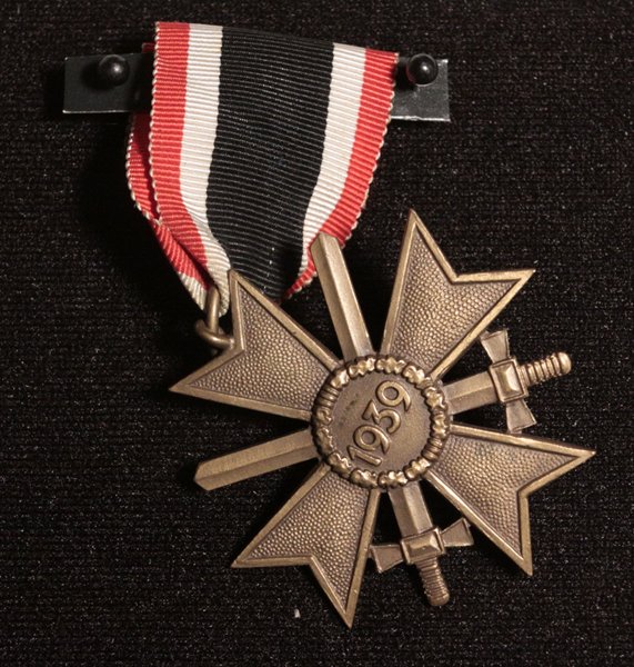 War Merit Cross set framed - Image 4