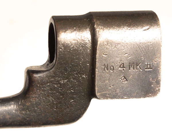 Lee Enfield No. 4 Mk II bayonet LB marked, steel scabbard - Image 2