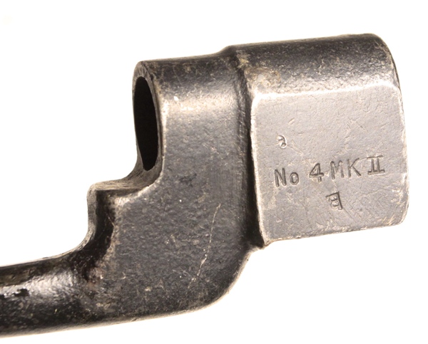 Lee Enfield No. 4 Mk II bayonet LB marked, steel scabbard - Image 2