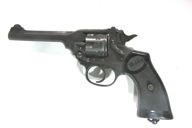 Webley & Scott Mark IV .38 Military & Police - Image 2